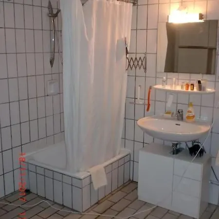 Souterain 19 Min Zu Fuss Downtown * 施韦比施哈尔